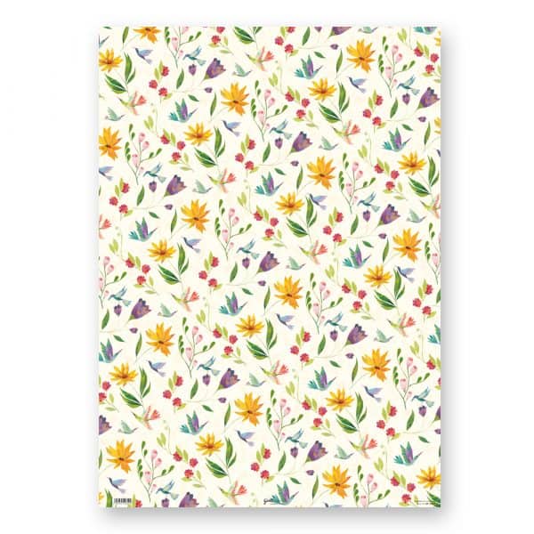 Un patrón floral colorido con flores amarillas, rosas y violetas sobre un fondo blanco.