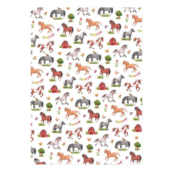 Patrón que presenta caballos, graneros, herraduras, flores y mariposas en varios colores sobre un fondo blanco.