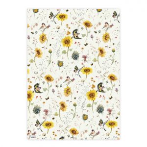 Papel estampado que presenta girasoles, pequeños pájaros y varias flores sobre un fondo claro.