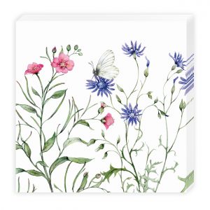 Ilustración de flores silvestres rosas y azules con tallos y hojas verdes, acompañadas de una mariposa blanca.