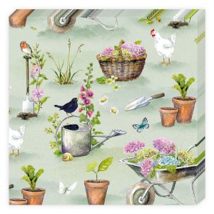 Escena de jardinería ilustrada con plantas, una regadera, flores en macetas, una carretilla, gallinas, pájaros, mariposas y herramientas de jardinería sobre un fondo verde.