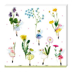 Ilustración de hadas sosteniendo varias flores silvestres, incluidas violetas, nomeolvides, ranúnculos y dientes de león, rodeadas de pequeños corazones rosados sobre un fondo blanco.