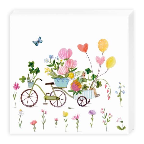 Ilustración de un triciclo con macetas y globos, rodeado de varias flores y una pequeña mariposa azul sobre fondo blanco.