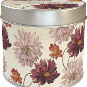 Una lata redonda de metal con un patrón floral con flores rojas, rosas y blancas en la superficie.