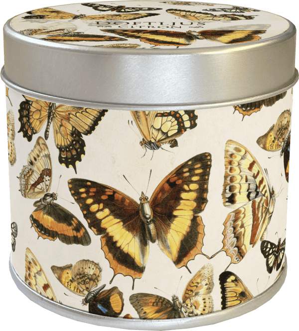 Lata metálica redonda con diseño de varias mariposas de colores sobre fondo blanco.