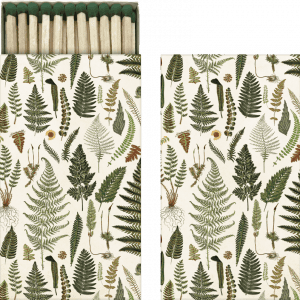 Una caja de fósforos con un diseño botánico que presenta varias hojas de helecho verdes y elementos florales en la tapa.