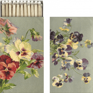 Una caja de cerillas con coloridas flores de pensamientos pintadas en su superficie.