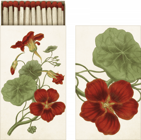 Caja de cerillas abierta con cerillas con punta roja y cubierta ilustrada con flores de capuchina rojas y hojas verdes.