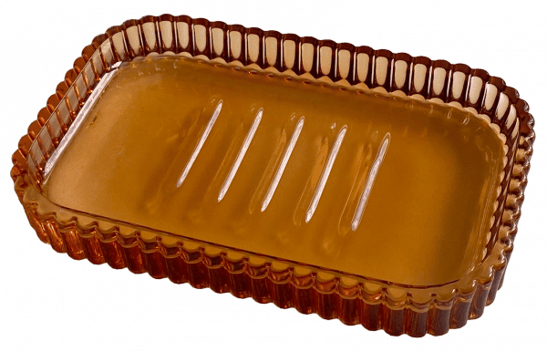 Jabonera de vidrio de color ámbar, rectangular, con bordes acanalados y cinco ranuras en la base.