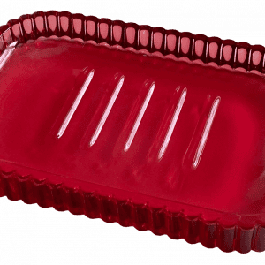 Jabonera rectangular de color rojo con bordes acanalados y ranuras en la parte inferior.