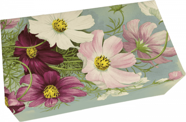 Caja rectangular con diseño floral, con flores de color blanco, rosa y rojo oscuro sobre un fondo azul claro.