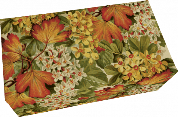 Caja rectangular envuelta en papel con estampado floral y de hojas en tonos rojos, amarillos y verdes.