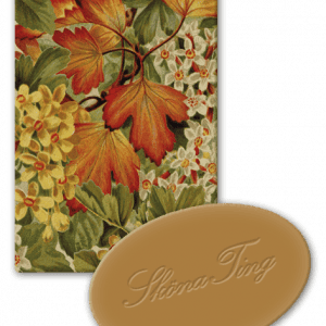 Tarjeta ilustrada con hojas y flores de otoño, acompañada de una placa ovalada con "Shiona Ting" grabado en ella.