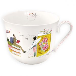 Taza de té ilustrada con dibujos extravagantes de personas leyendo libros, símbolos matemáticos y diseños florales.