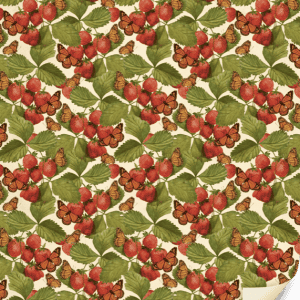 Papel estampado con fresas, hojas verdes y mariposas naranjas, con una esquina rizada en la parte inferior derecha.