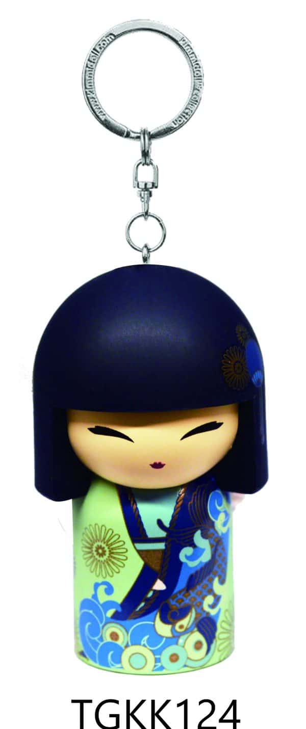 Llavero con una muñeca con corte de pelo bob azul marino, kimono azul y verde y diseños florales. Número de modelo TGKK124.