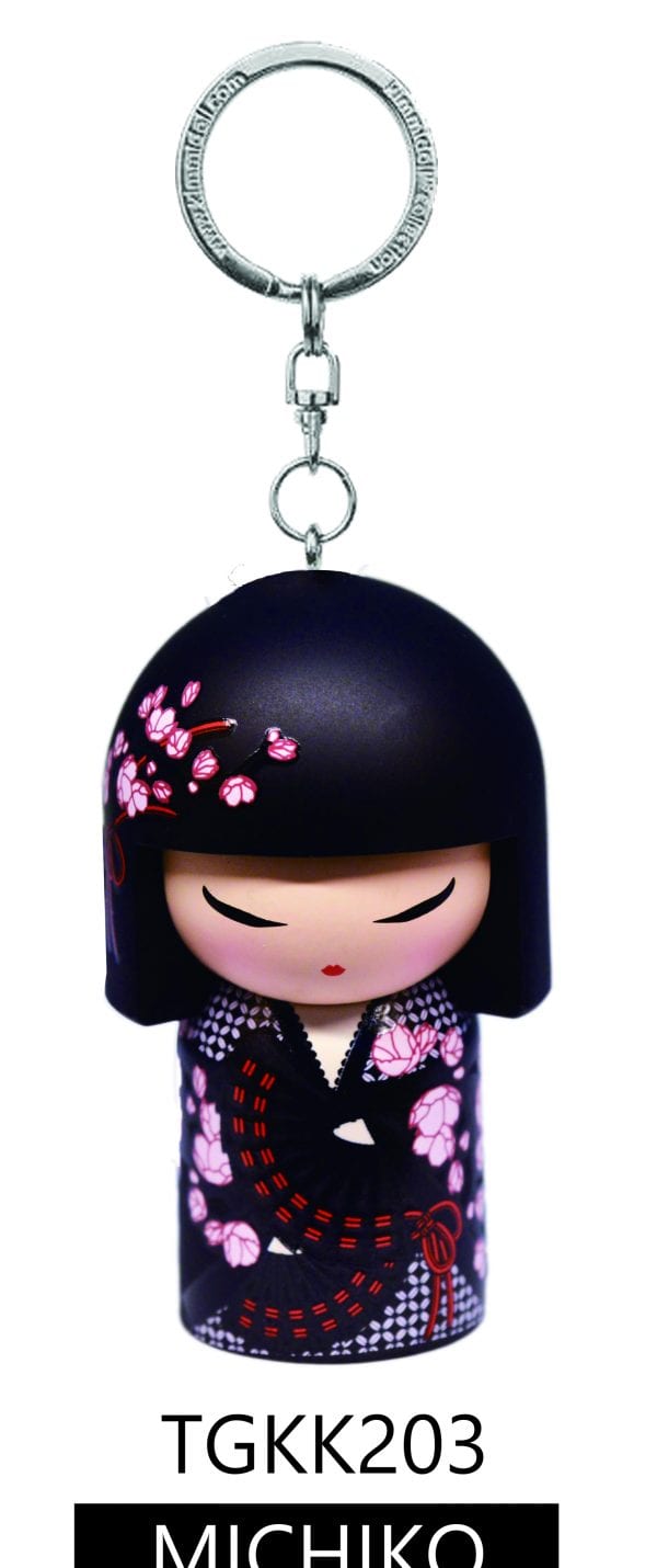 Llavero con una muñeca de pelo negro y un kimono con estampado floral, etiquetado "TGKK203 MICHIKO.