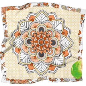 Un diseño de mandala colorido sobre un tejido estampado, que presenta intrincados elementos geométricos y florales en tonos naranja, negro y blanco.