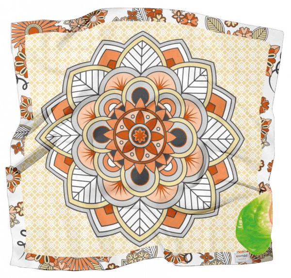 Un diseño de mandala colorido sobre un tejido estampado, que presenta intrincados elementos geométricos y florales en tonos naranja, negro y blanco.