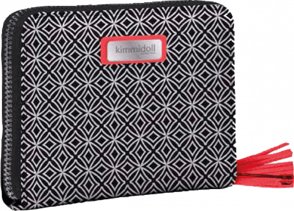 Una billetera con estampado en blanco y negro con detalles rosas y cremallera con borla roja.