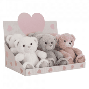 Los ositos de felpa de 22 cm y 3 colores -blanco, gris y rosa- se presentan en posición vertical en una caja de cartón con motivos de corazones.