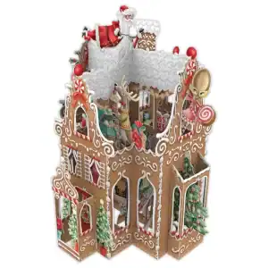 AUTO-DRAFT (copia) es un detallado modelo de casa de jengibre con Papá Noel en el tejado nevado, renos en el interior y adornos festivos como coronas, caramelos y lazos rojos.