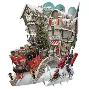 Escena de pueblo invernal de estilo victoriano con edificios cubiertos de nieve, un árbol de Navidad decorado, un coche de caballos y gente patinando y deslizándose en trineo.