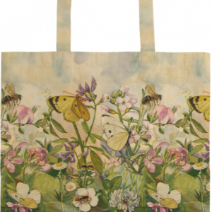 Una bolsa de mano con ilustraciones impresas de mariposas, abejas y flores en varios colores, con follaje verde y tonos celestes.