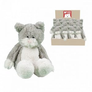 Se muestra un gato de peluche gris y blanco delante de una caja expositora que contiene varios gatos de peluche idénticos.